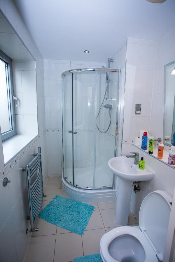 Remarkable 2-bed With Sea View Londra
