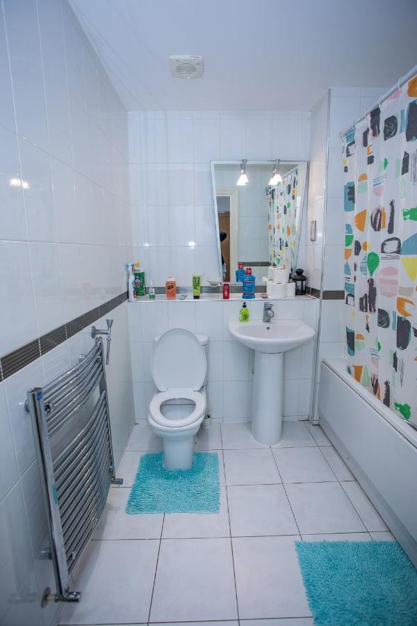 Remarkable 2-bed With Sea View Apartament