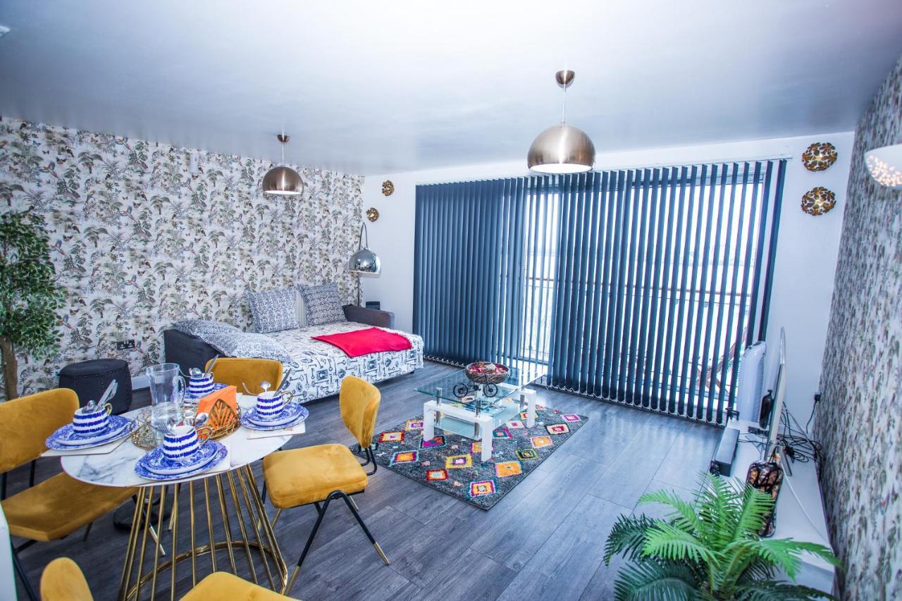Remarkable 2-bed With Sea View Apartament *