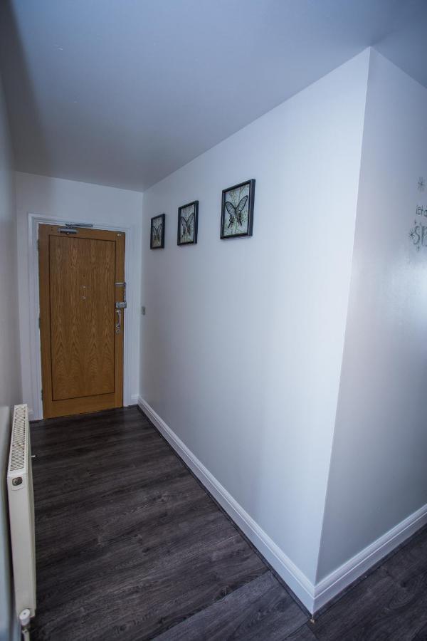 Remarkable 2-bed With Sea View Apartament