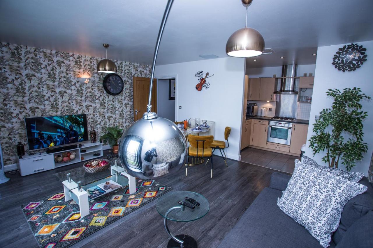 Remarkable 2-bed With Sea View Apartament *