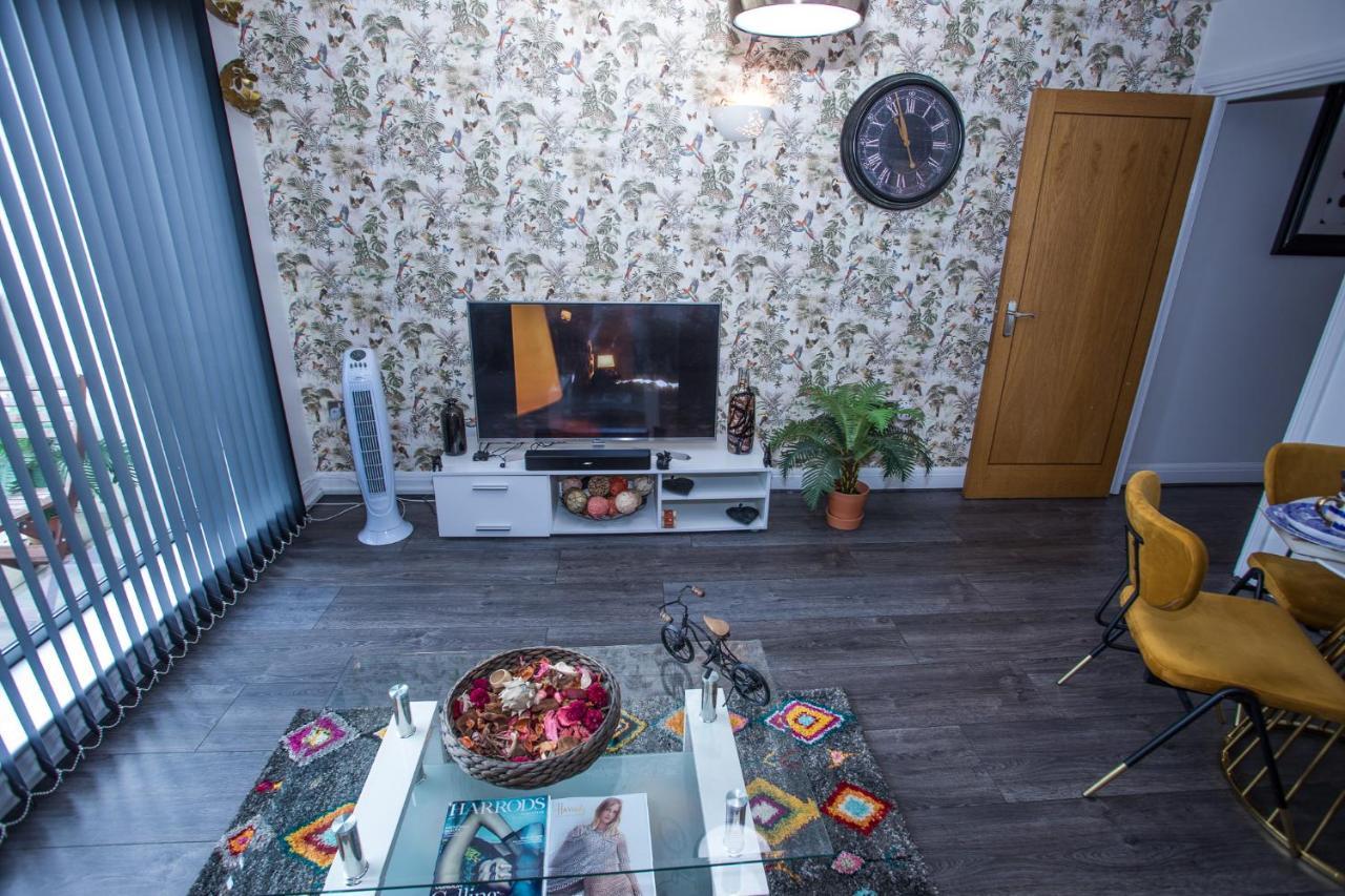 Remarkable 2-bed With Sea View Londra
