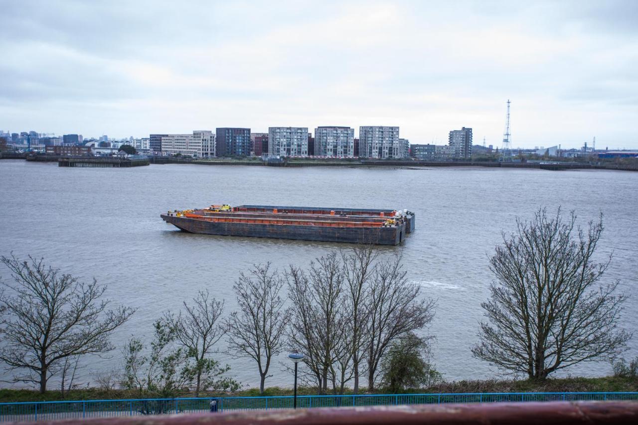 Apartament Remarkable 2-bed With Sea View Londra