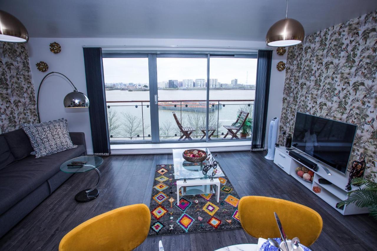 Remarkable 2-bed With Sea View London